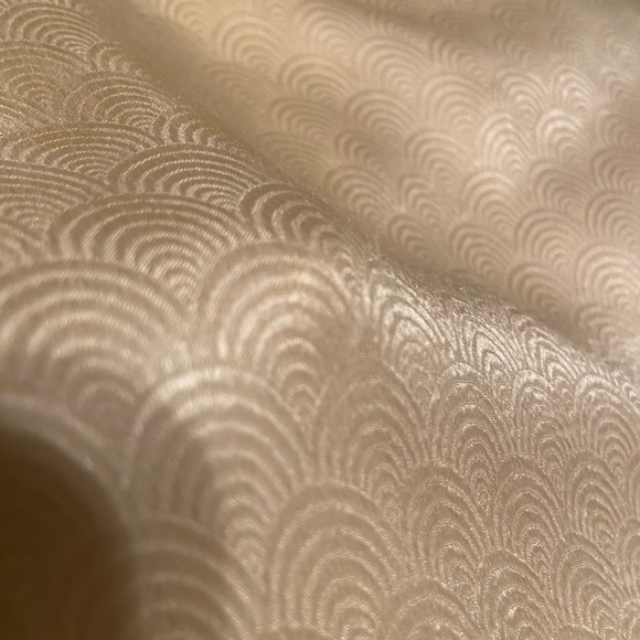 Geoffrey Beene Cream 100% Silk Opera Scarf - Picture 3 of 7